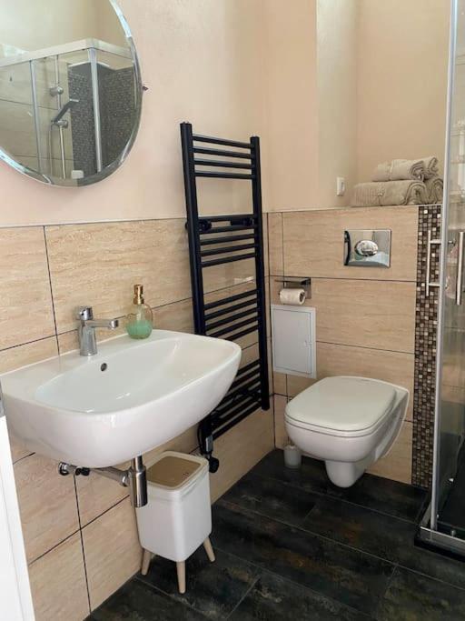 2-Zimmer Zentral In Ferdinandshof, Wlan Modern Ngoại thất bức ảnh